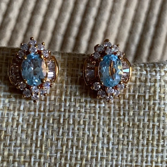 High quality vintage aquamarine and crystal clip on earrings. - Picture 9 of 9